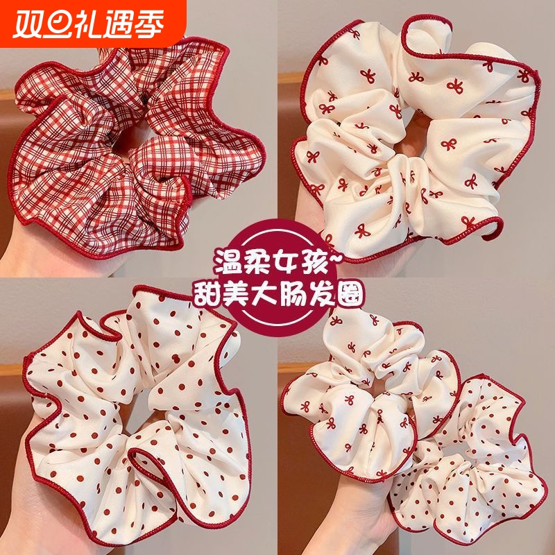 甜美女孩红色大肠发圈扎丸子头