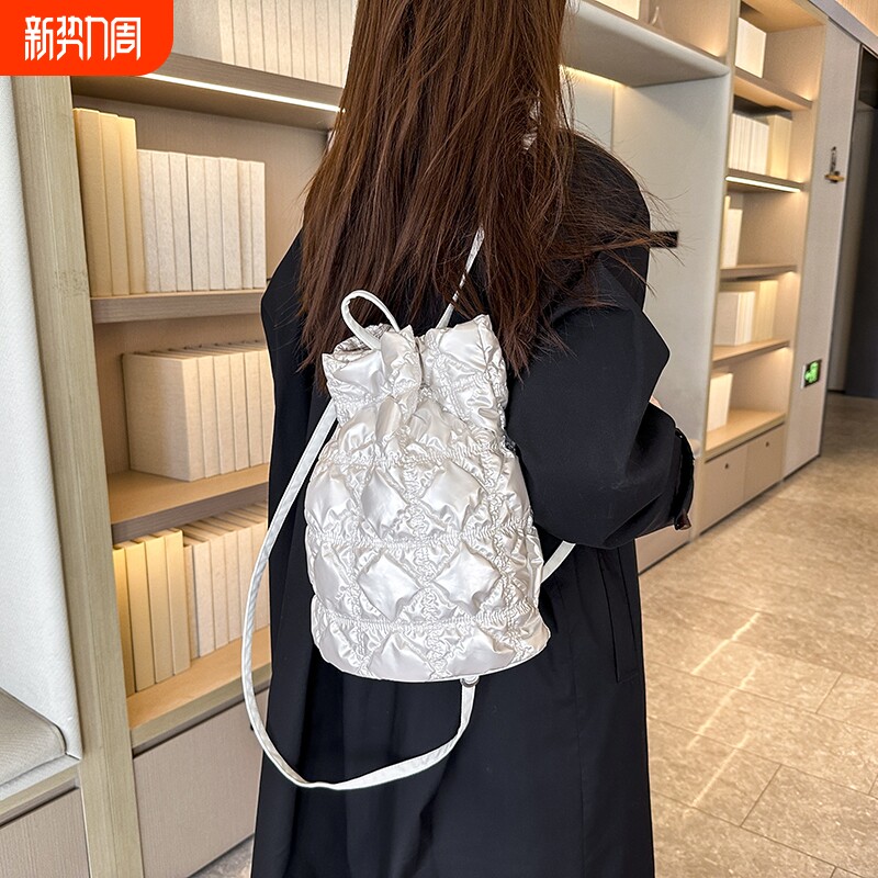 CAHMLO韩国新款抽绳褶皱云朵双肩包时尚泡泡羽绒手提腋下托特女