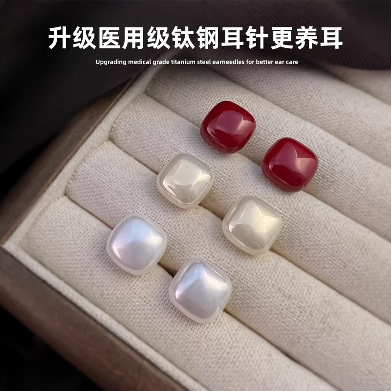 韩国小方糖珍珠耳钉女轻奢小众2026新爆款高级感秋冬简约精致耳饰