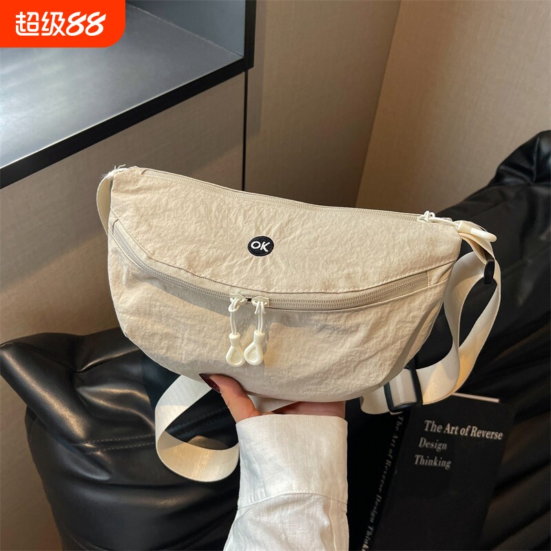 超轻斜挎包女饺子包2026新款日系百搭单肩尼龙轻便防水马鞍包男款
