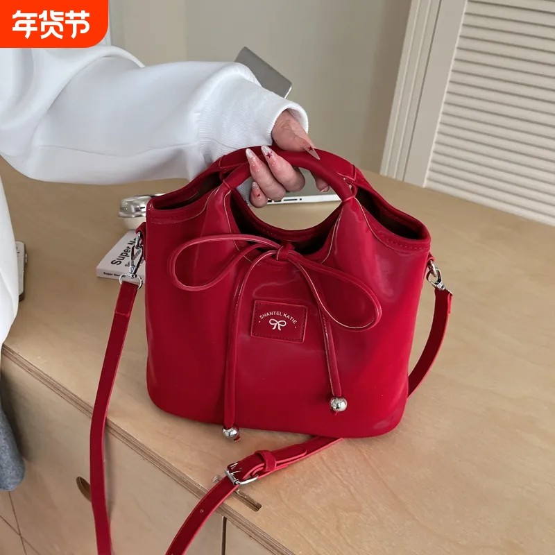 小众设计丝光料托特包包女红色手提包单肩女包斜挎包2026新款,箱包皮具/热销女包/男包,托特包,淘宝优惠券,粉丝福利购,淘宝优惠卷