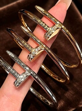 钉子手镯女头尾钻高级感轻奢小众窄版不掉色玫瑰金色情侣手环黄金