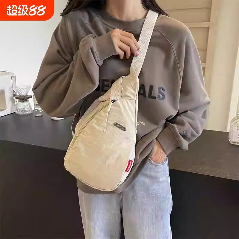 潮牌胸包男女手机斜挎包时尚简约骑行包休闲百搭轻便运动风小背包