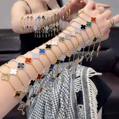 顶版18K金红玉髓镭射五花四叶草手链女轻奢首饰叠戴手饰黄金贝母