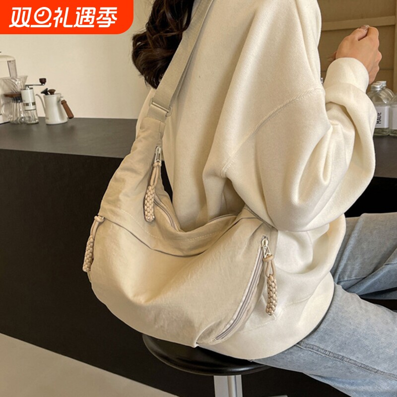 饺包女斜挎包大容量通勤包2024新款包包单肩休闲百搭背包饺子包女