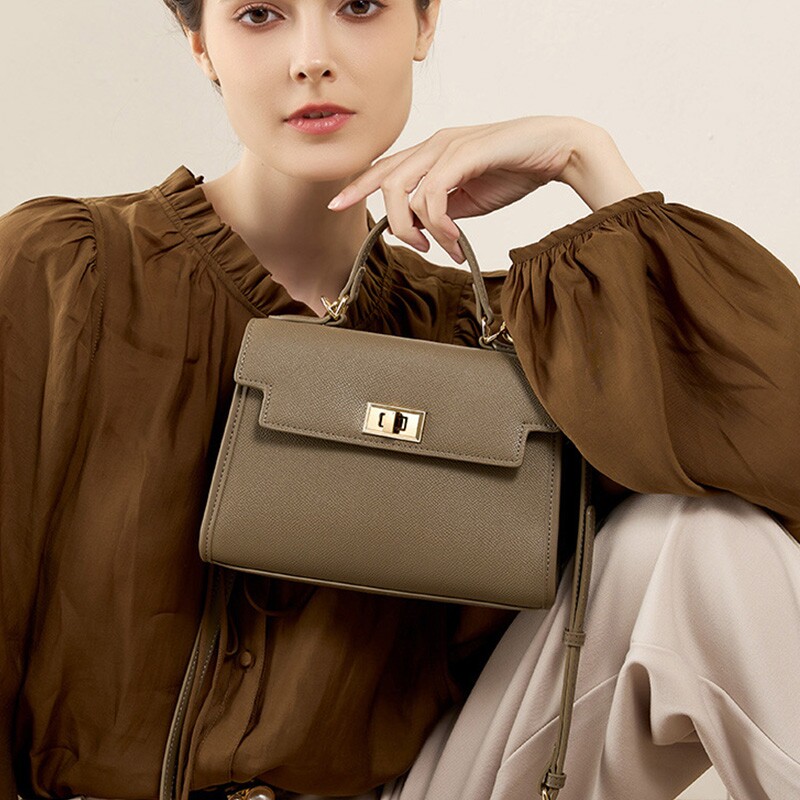 休闲女包轻奢小众真皮迷你手提斜挎牛皮质感凯莉包实用棕色金色