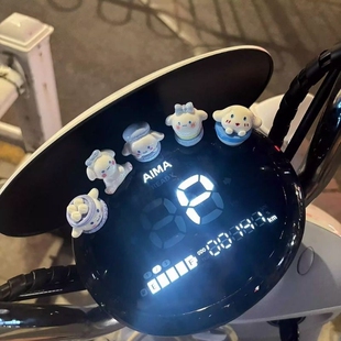 玉桂狗电动车装饰车载摆件可爱电瓶摩托车马卡龙公仔九号爱玛通用