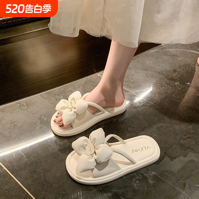 踩屎感拖鞋女夏外穿2026新款仙女风平底花朵配裙子一字拖沙滩凉拖