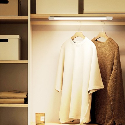 宿舍衣柜橱柜用LED超薄人体感应小夜灯喂奶阅读长条灯