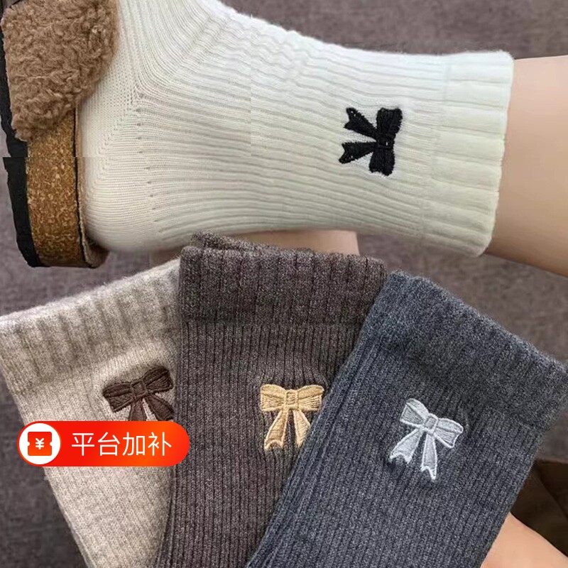 美拉德袜子女秋冬季中筒袜蝴蝶结长筒袜ins潮无骨袜女堆堆袜长袜