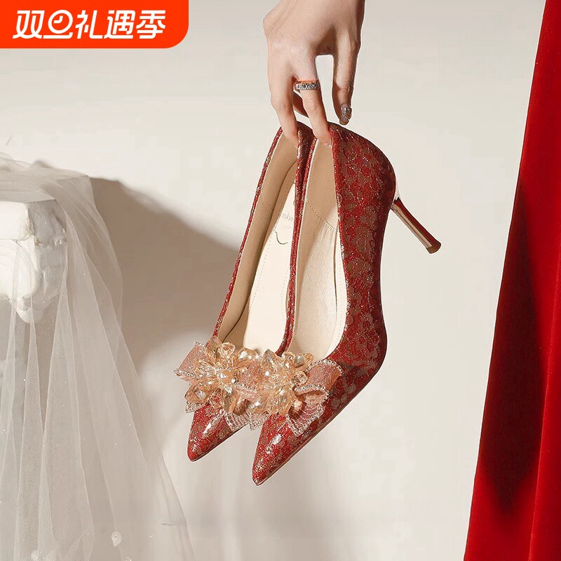 红色婚鞋女刺绣中式秀禾服水晶新娘鞋2024年新款高级感气质高跟鞋