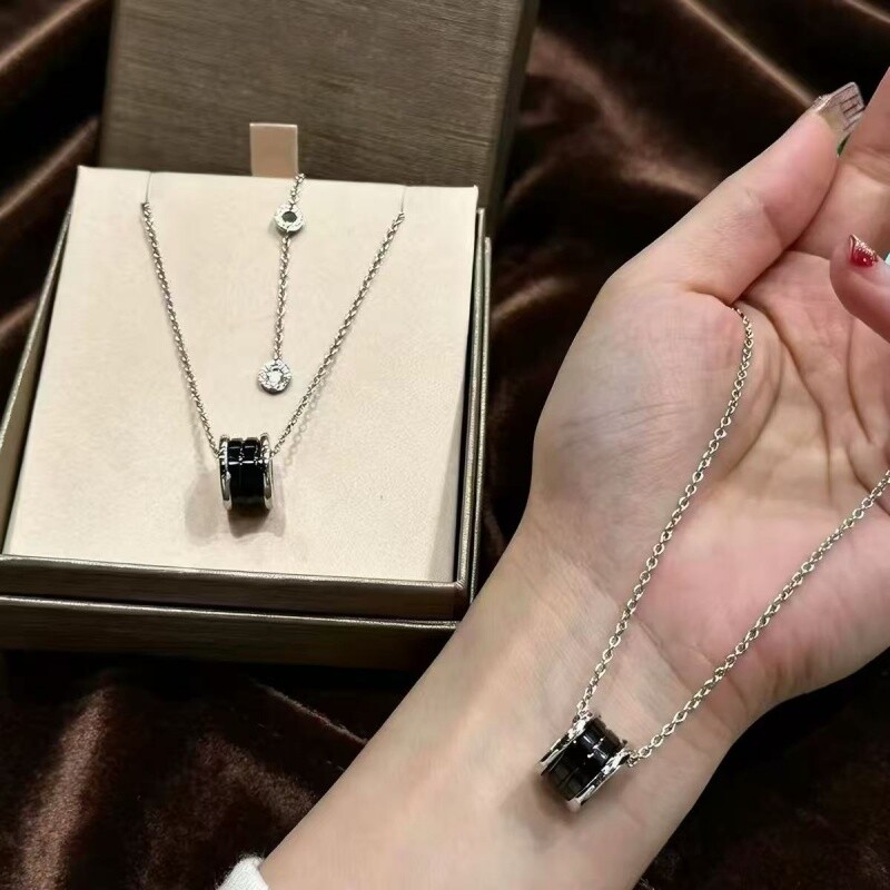 慈善小红人黑陶瓷项链小蛮腰弹簧吊坠满钻锁骨链轻奢高级百搭送人
