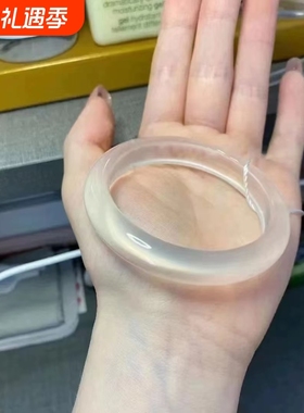 一款戴上很气质玉镯子天然玉髓