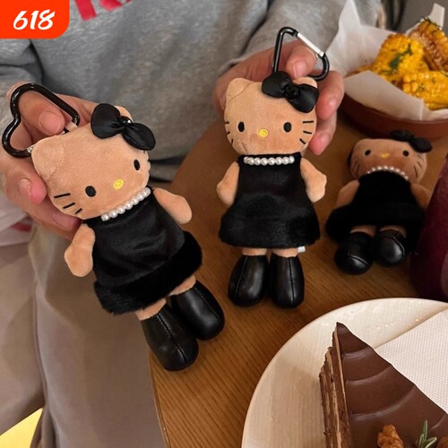 日本黑皮长腿小香风包包挂件hellokitty书包挂饰公仔毛绒女生玩偶