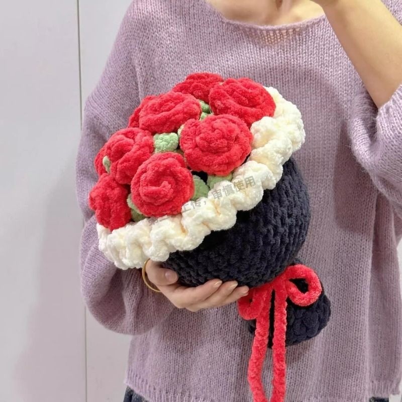 自制粗毛线手捧玫瑰花送闺蜜朋友惊喜手工diy礼物材料包送女友