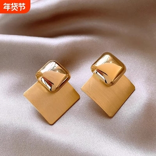金色方块形耳钉新款2025银针耳环夸张复古高级气质耳饰女