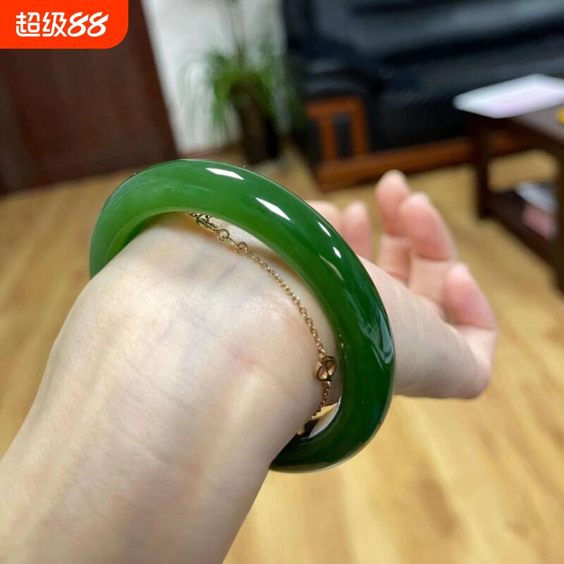 菠菜绿和田玉手镯女款胖圆条新疆仿玉镯冰种碧绿玉髓镯子碧玉手串图片