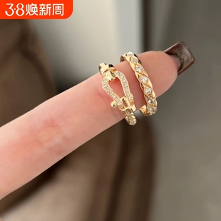 扭纹马蹄戒指女玫瑰金18k轻奢ins不掉色麻花情侣指环黄金白金