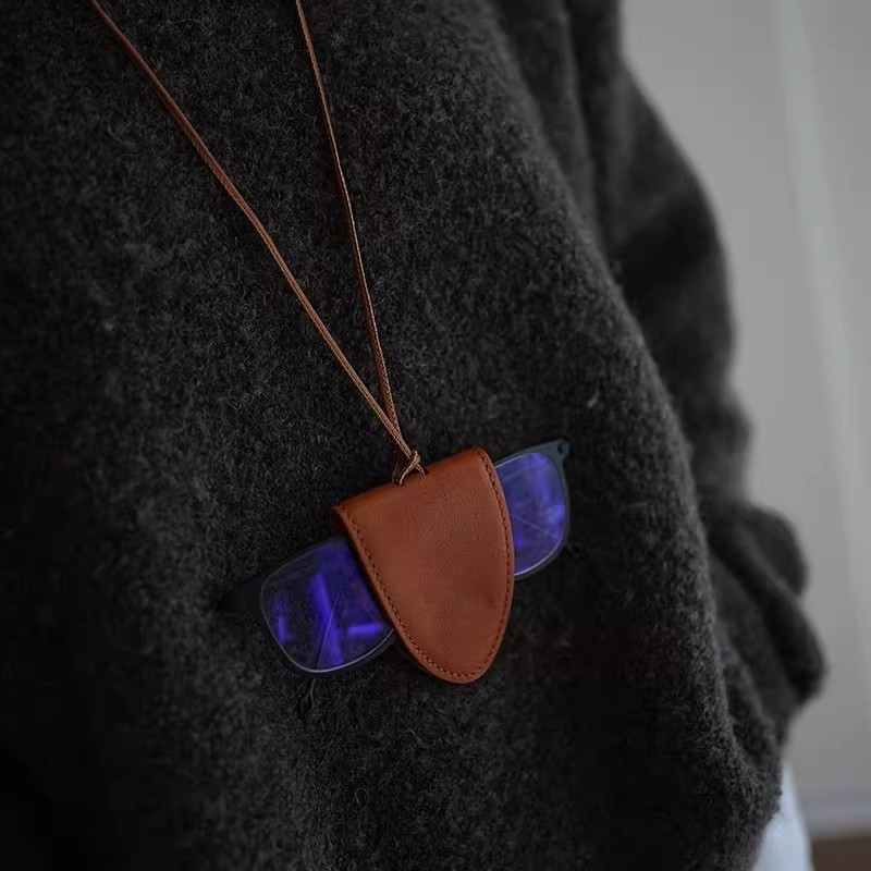 植鞣牛皮洋气复古挂脖户外旅行便携多功能真皮磁吸帽子墨镜收纳夹