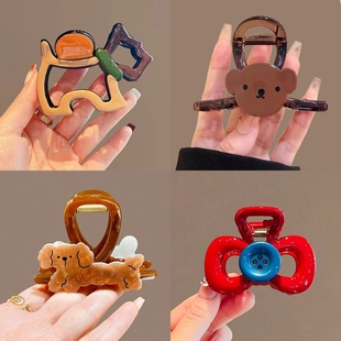 可爱卡通小熊抓夹中号发量少发夹女后脑勺2025新款高端盘发鲨鱼夹
