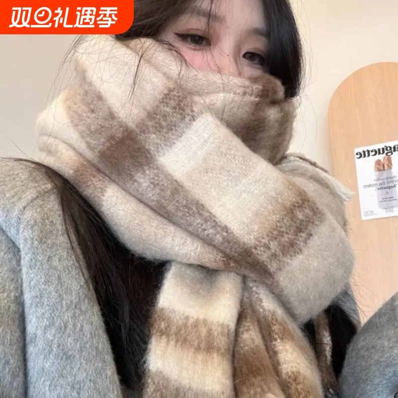 围巾韩版加厚马海毛格纹女秋冬季软糯保暖高级感米色围脖披肩两用