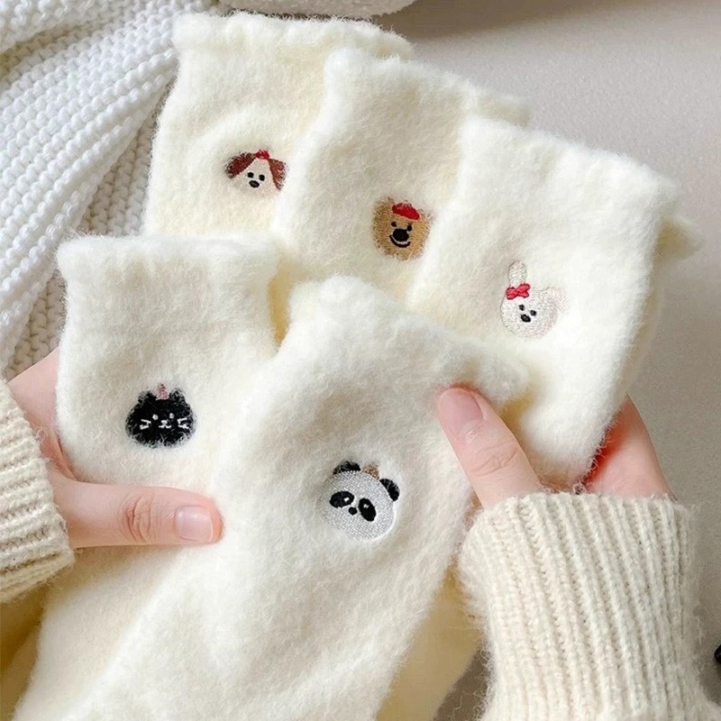 可爱卡通水貂绒袜子女白色中筒袜秋冬季加厚加绒保暖家居睡眠澳绒