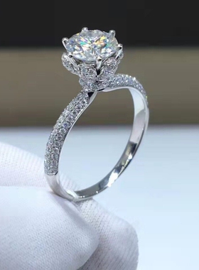 正品仿钻六爪莫桑钻戒指女冰雪皇后手捧花钻戒1克拉豪华婚戒