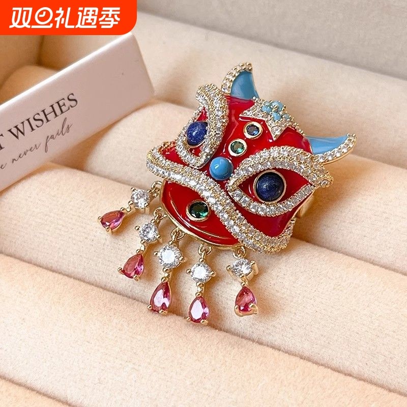 新年红色国潮醒狮胸针女款高级感轻奢大衣胸花新中式别针配饰秋冬