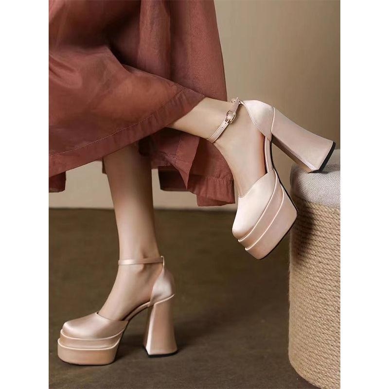 小个子粗跟松糕底防水台玛丽珍