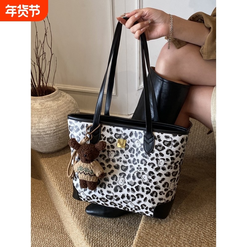 金玉鸟时尚豹纹包包2026新款大容量通勤女士单肩包手提托特水桶包,箱包皮具/热销女包/男包,托特包,淘宝优惠券,粉丝福利购,淘宝优惠卷