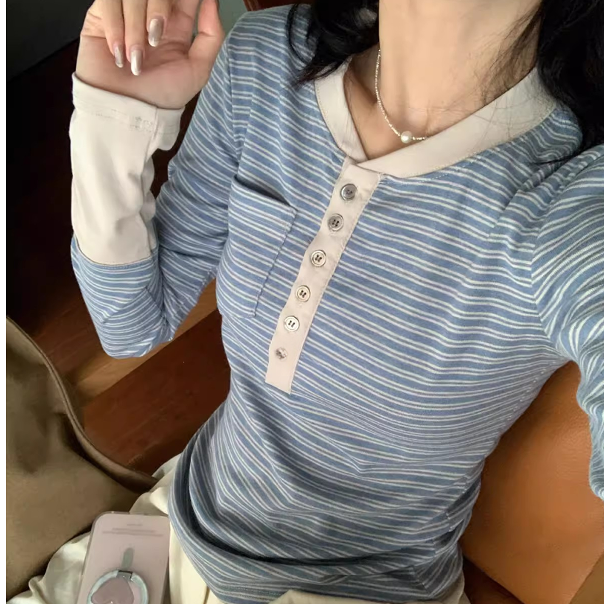 高端货~浅蓝色简约法式复古调性撞色半排扣条纹长袖t恤女宽松上衣