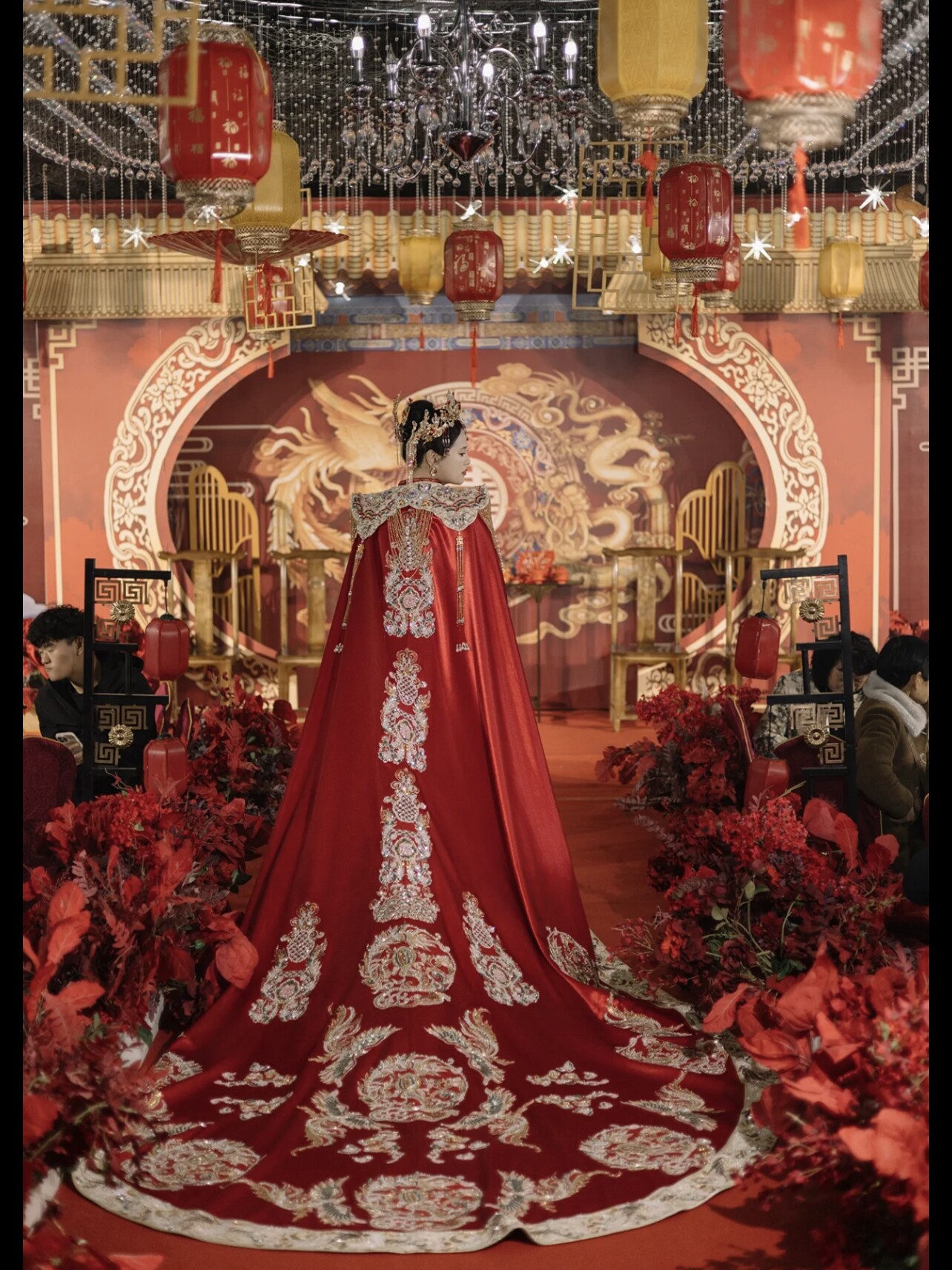 出租婚服中式长拖尾复古风凤冠霞帔刺绣披风古装秀禾服礼服披肩