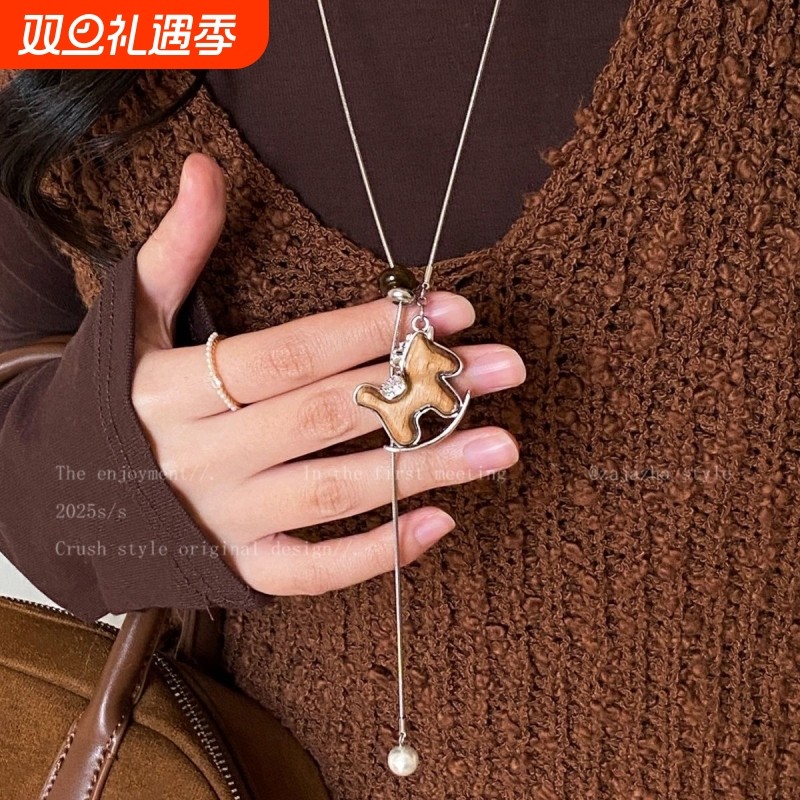 木质小马吊坠项链女2025新款秋冬长款毛衣链复古本命年好运配饰