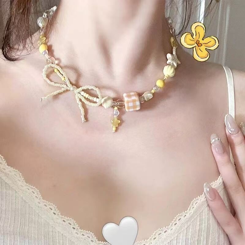 夏日多巴胺黄色配饰甜酷蝴蝶结串珠项链女度假拍照锁骨链甜美颈链