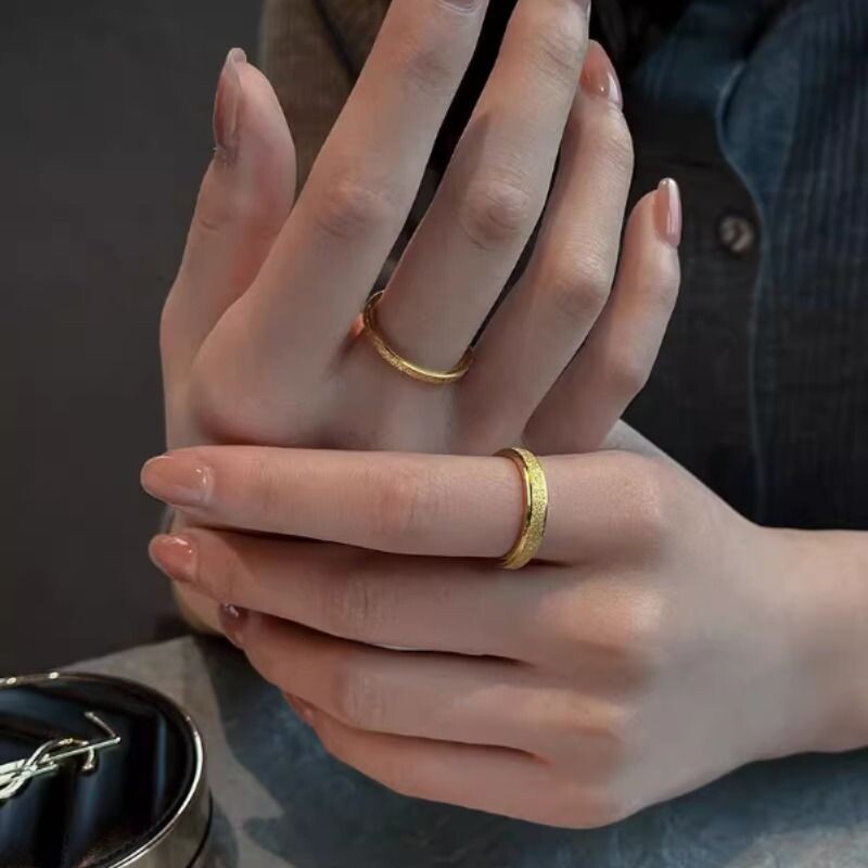 钛钢戒指女轻奢ins风磨砂指环气质配饰指环不锈钢小众潮情侣戒指