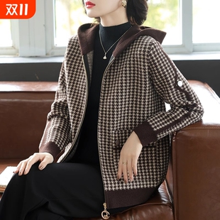 春秋冬上衣 中老年人女装 中年妈妈秋装 千鸟格呢子外套洋气2025新款