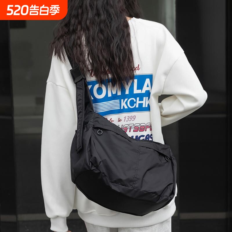 新款单肩包男女同款斜挎包运动风大容量休闲托特包女大学生包耐用
