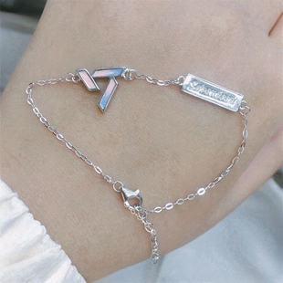 SEVENTEEN克拉手链粉蓝晕染珐琅工艺小众设计简约应援周边配饰品