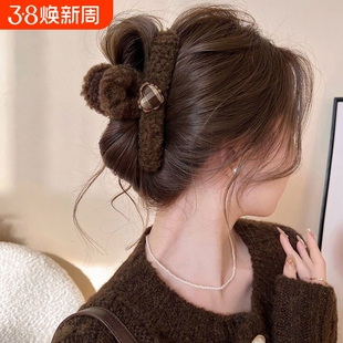 百搭爱心毛毛抓夹发夹鲨鱼夹2025新款大号女后脑勺春日高级感气质