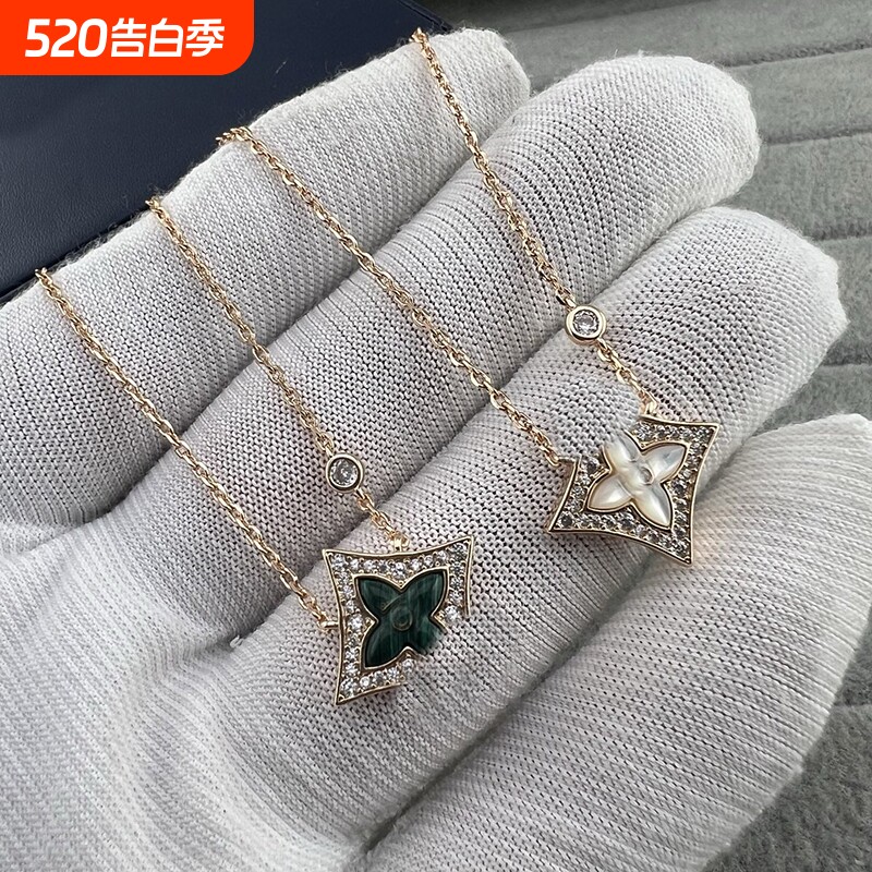 L字母项链2026新款女尖花珍珠母贝孔雀绿吊坠玫瑰金项链女vin
