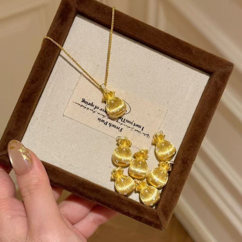 VZZS金店同款沙金精致福袋项链女新中式拉丝钱袋子锁骨链配饰