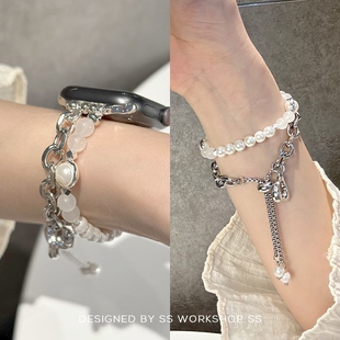 适用苹果手表s10表带iWatchS9表带高级珍珠小香风吊坠手链款Apple Watchs8/7水晶轻奢小蛮腰细款腕带夏日女