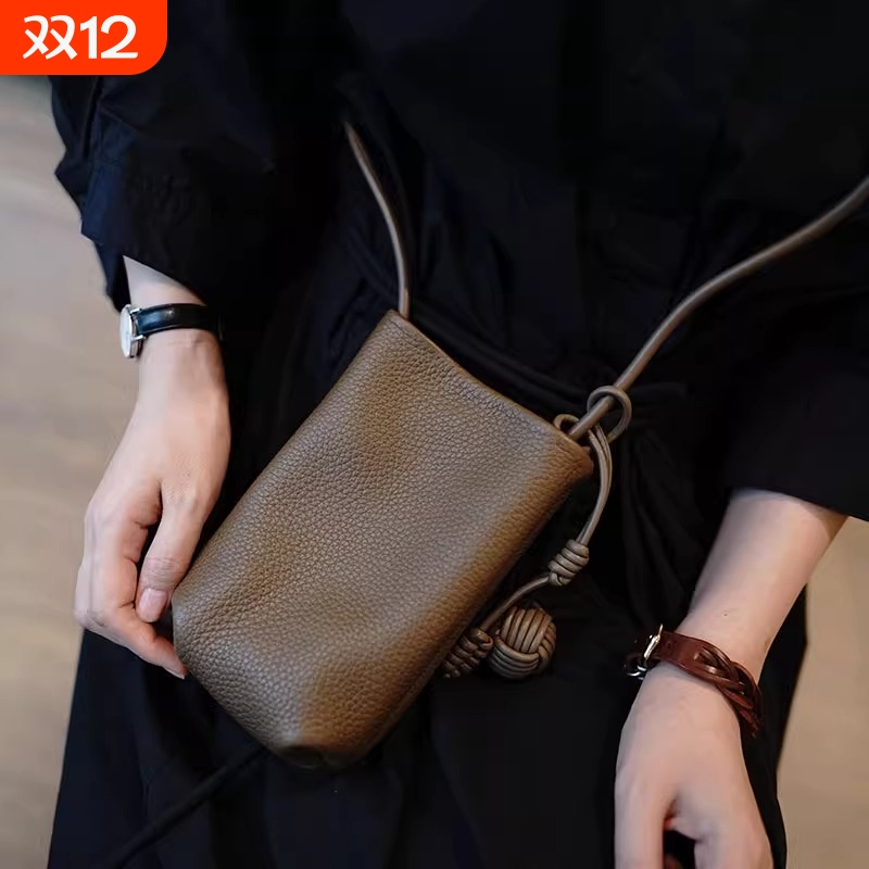 新款简约洋气手机包女士百搭时尚竖款单肩斜挎小包轻便休闲小方包