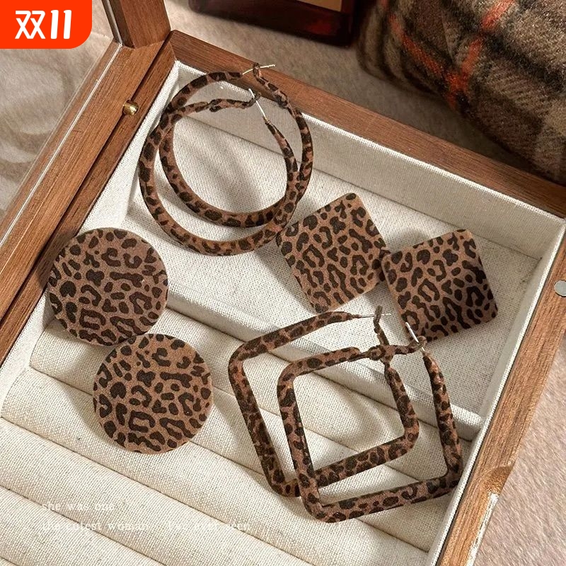 复古植绒几何豹纹耳钉女款