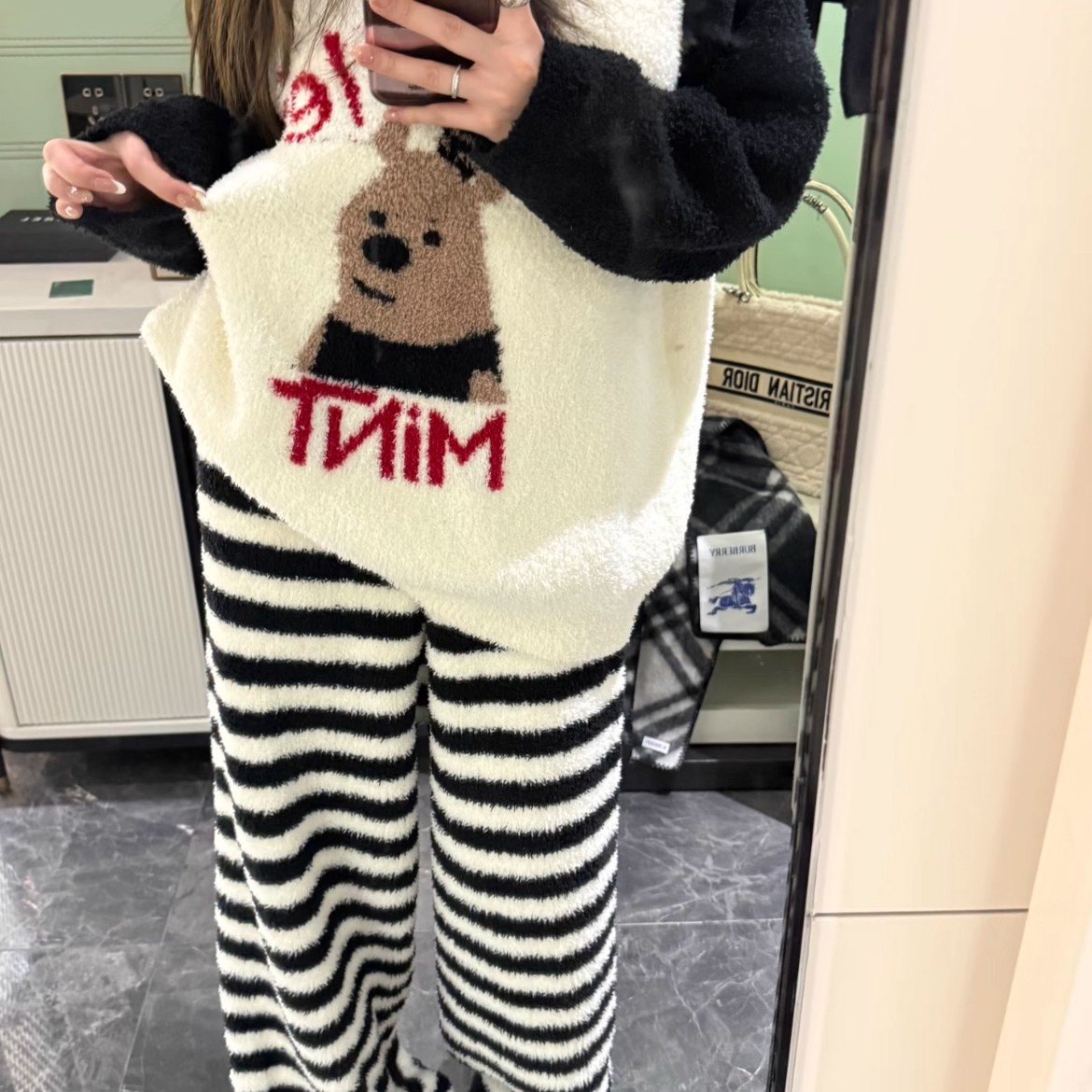 条纹小熊睡衣女冬季2025甜美珊瑚绒加厚保暖家居服两件套半边绒