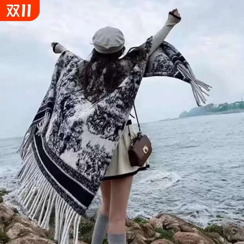 2024韩版百搭羊绒花纹围巾秋冬季新款女水墨画高级感黑白斗篷披肩