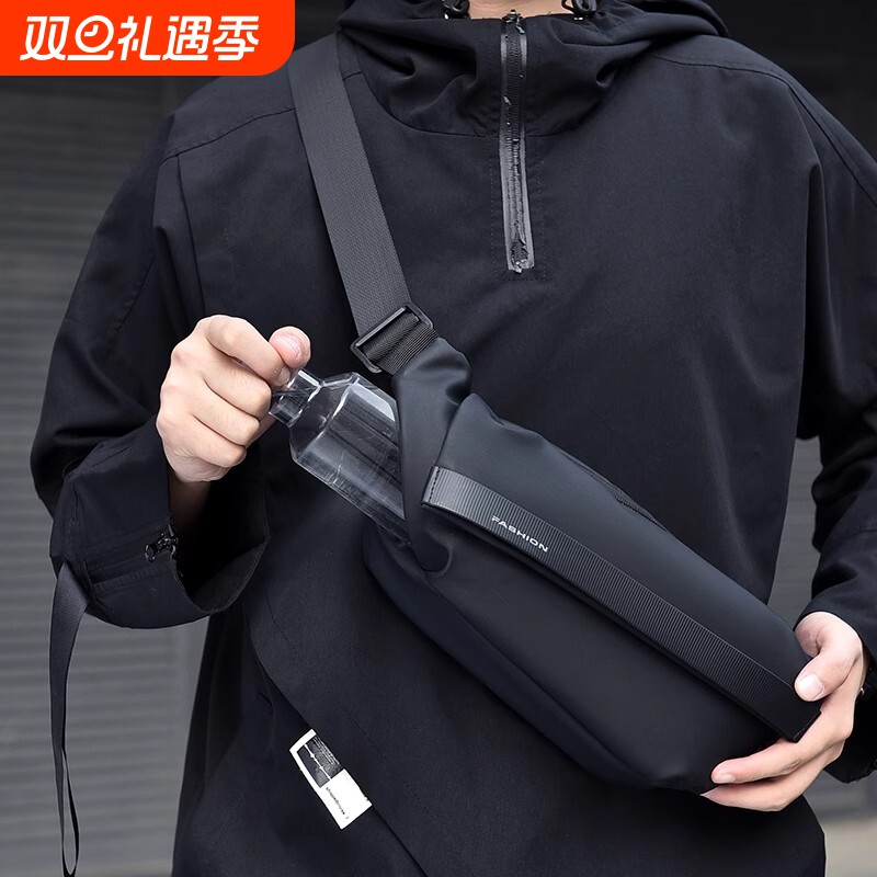 男士斜挎包防水时尚潮流胸包机车骑行背包运动腰包男生单肩小挎包