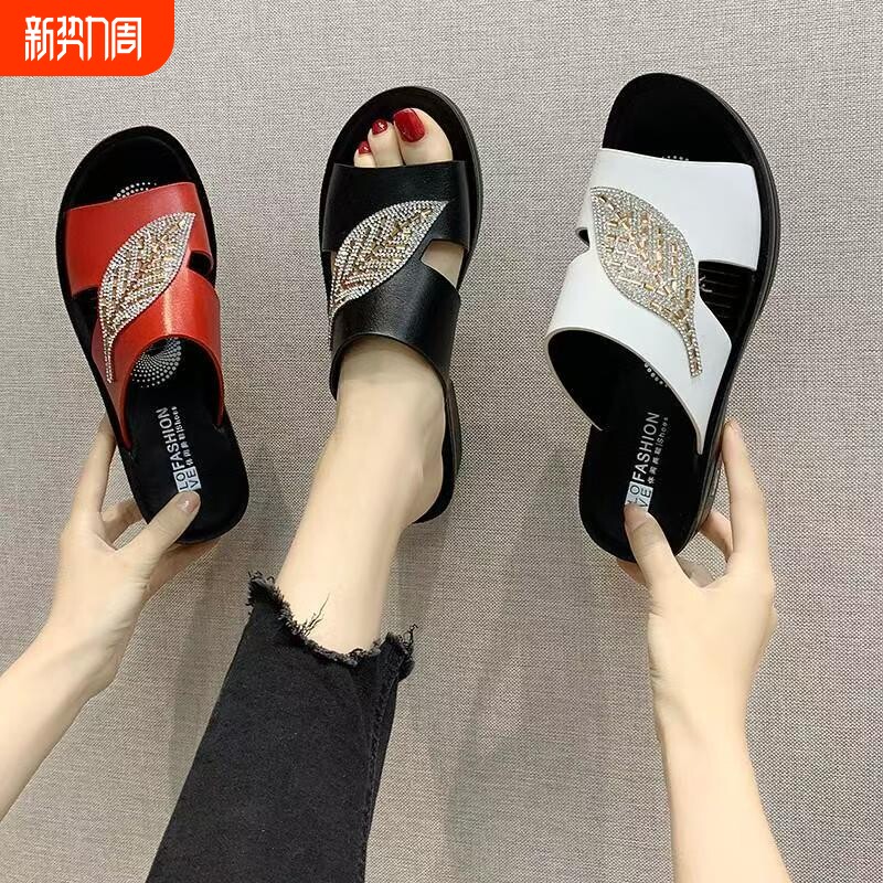 夏季妈妈鞋女士2026新款凉鞋中老年人坡跟防滑软底凉拖鞋女时尚