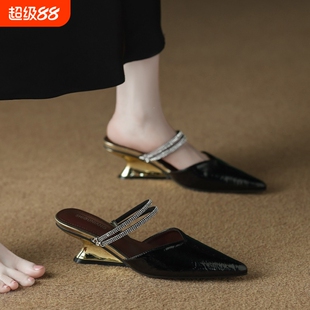 意尔康心选时尚尖头高跟鞋2026款粗跟纯色水钻凉鞋日常休闲淑女包