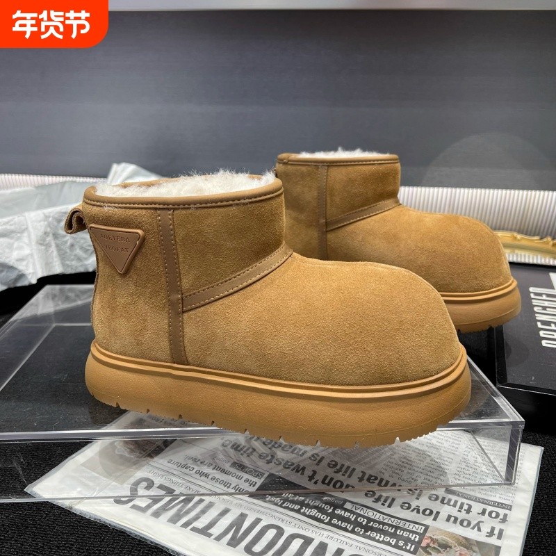 小黄豚卡皮巴拉绒面雪地靴女2025冬新款大头短靴加厚羊毛保暖棉鞋